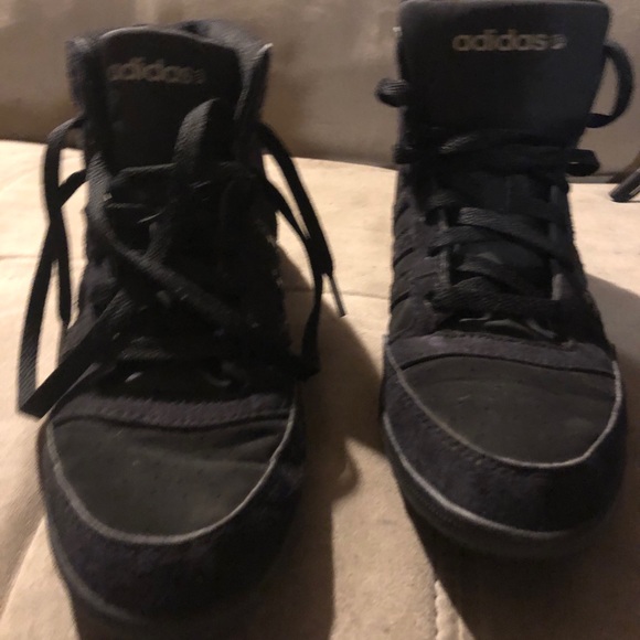 Adidas size 9 gym shoe bootie/high top - Picture 3 of 3
